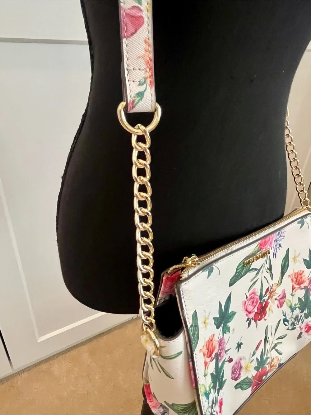 **SOLD** on another platform. 
NWOT Steve Madden White Floral Crossbody - Picture 4 of 16